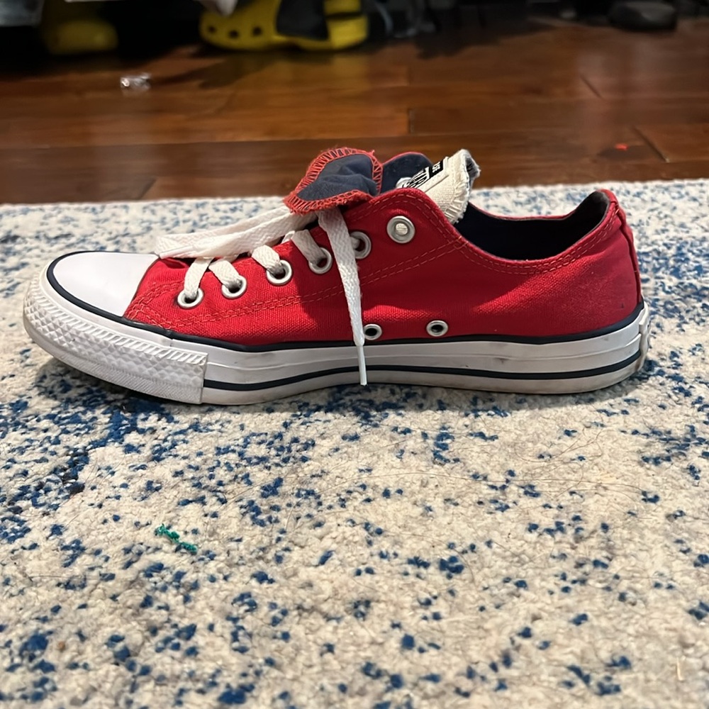 Red converse with double tongue (navy). Women’s size 8. - Picture 6 of 8
